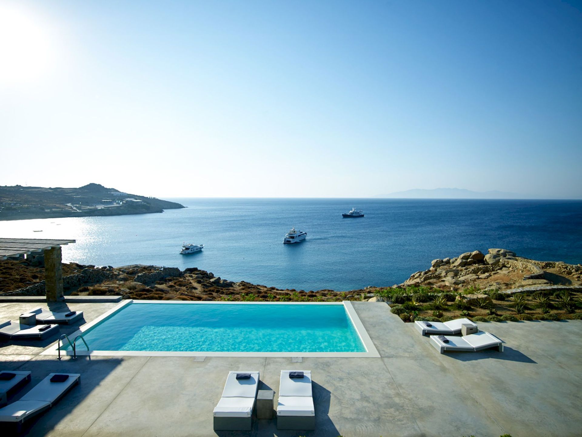 Paradise Bay Complex