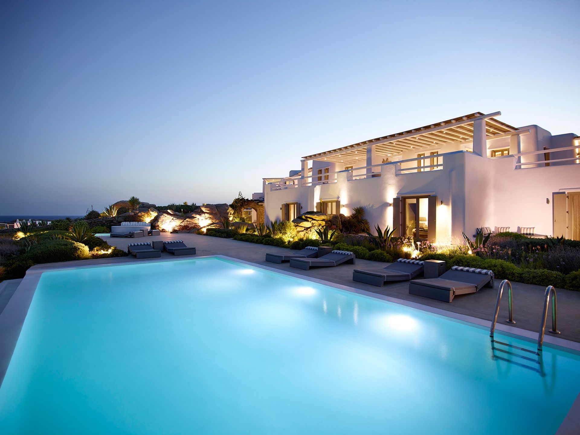 Paradise Bay Complex