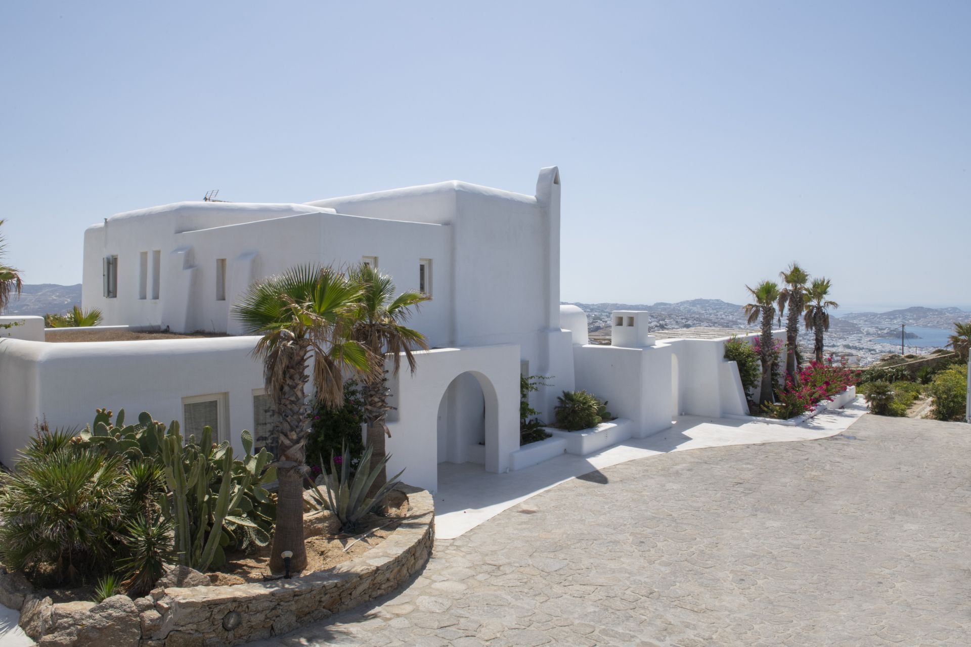 Amira Complex