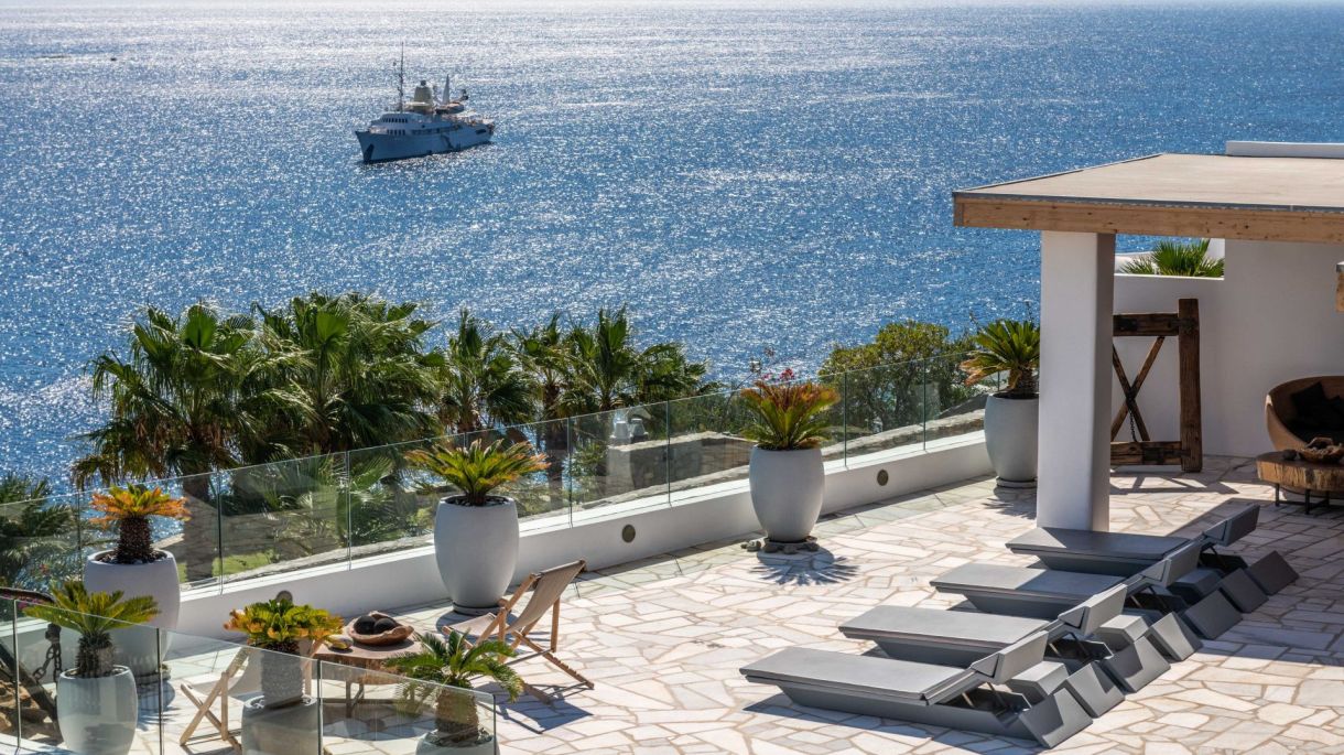 https://staging.mlv.villas/wp-content/uploads/2019/04/psarou-view-villa-3.jpg thumbnail