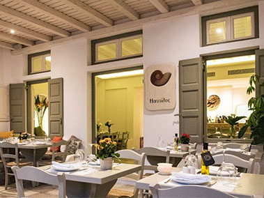 Nautilus bar restaurant Mykonos