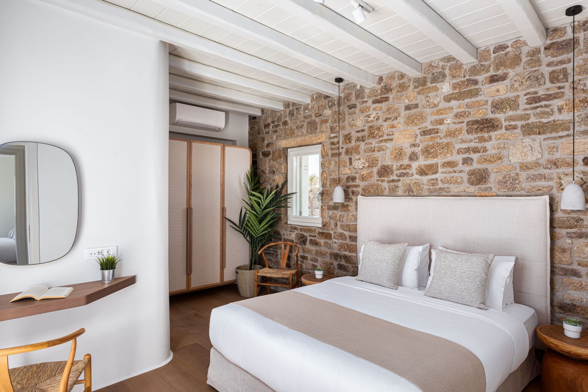 Thalassa Four