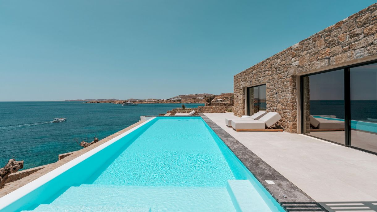 https://staging.mlv.villas/wp-content/uploads/2023/11/Mykonos-villa-Eden-Rock-Two-9.jpg thumbnail